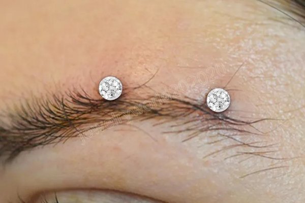 Плоскостной пирсинг (1)